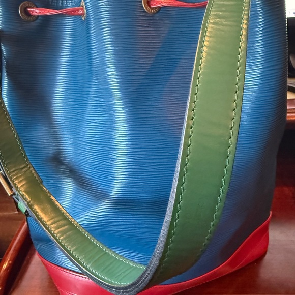 Louis Vuitton Noe Blue Epi Leather Bucket Bag. Color-block Pattern w Brass Hardw - Picture 5 of 8